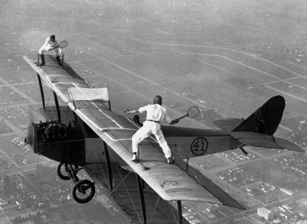 Daredevils Play Tennis In Sky – 1925 | Pioneers Of Aviation