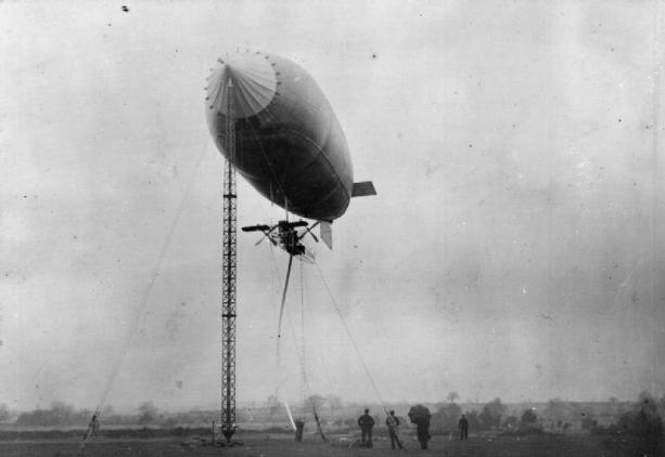 Army_airship_Beta_RAE-O724.jpg